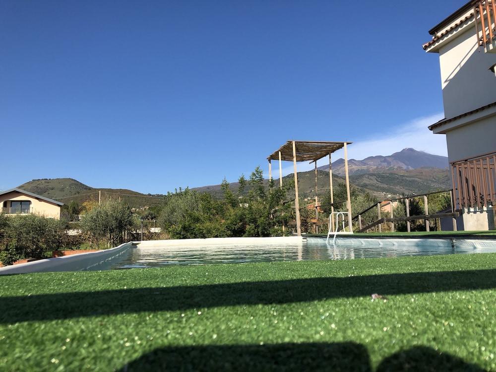 Villa Carolea Ачиреале Екстериор снимка