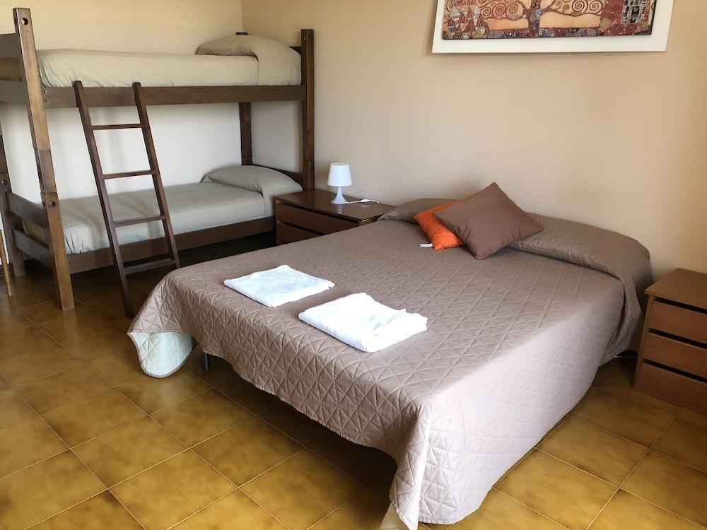 Villa Carolea Ачиреале Екстериор снимка