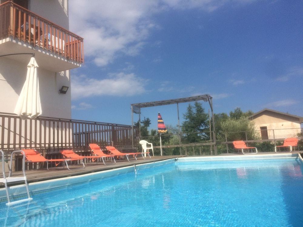 Villa Carolea Ачиреале Екстериор снимка