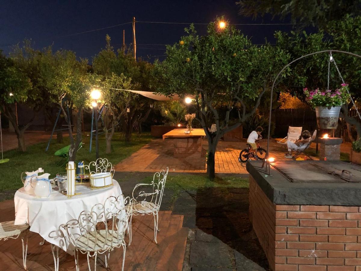 Villa Carolea Ачиреале Екстериор снимка