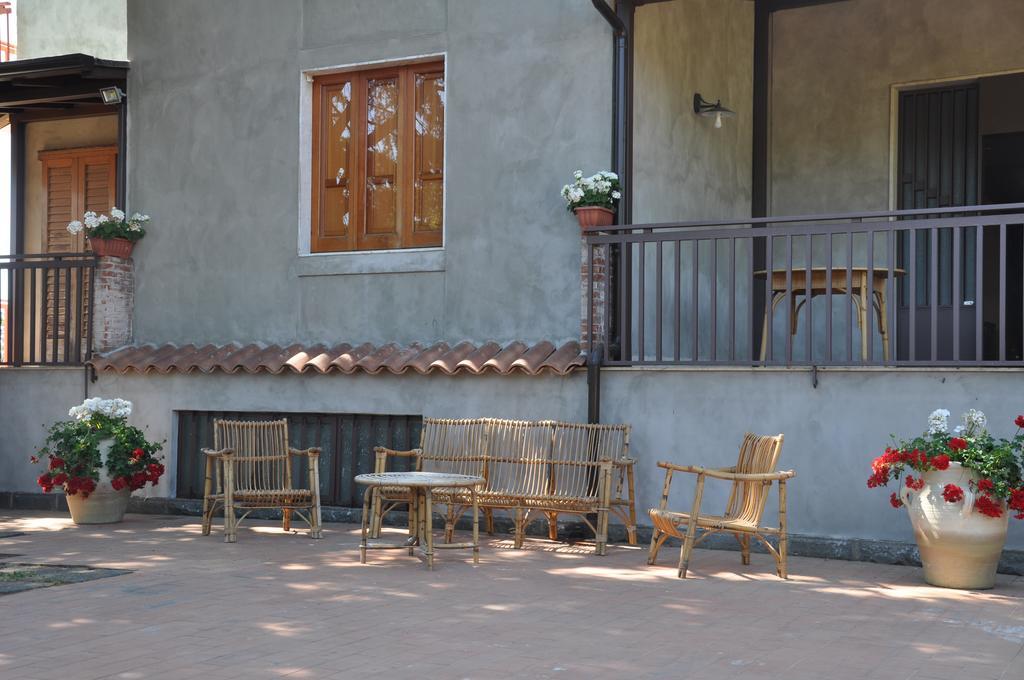 Villa Carolea Ачиреале Екстериор снимка
