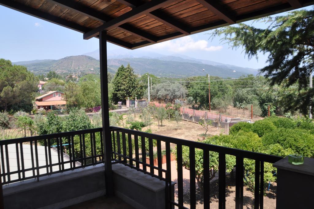 Villa Carolea Ачиреале Екстериор снимка