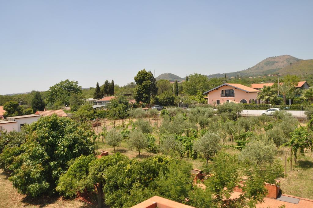 Villa Carolea Ачиреале Екстериор снимка