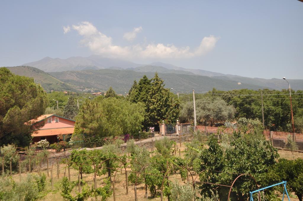 Villa Carolea Ачиреале Екстериор снимка